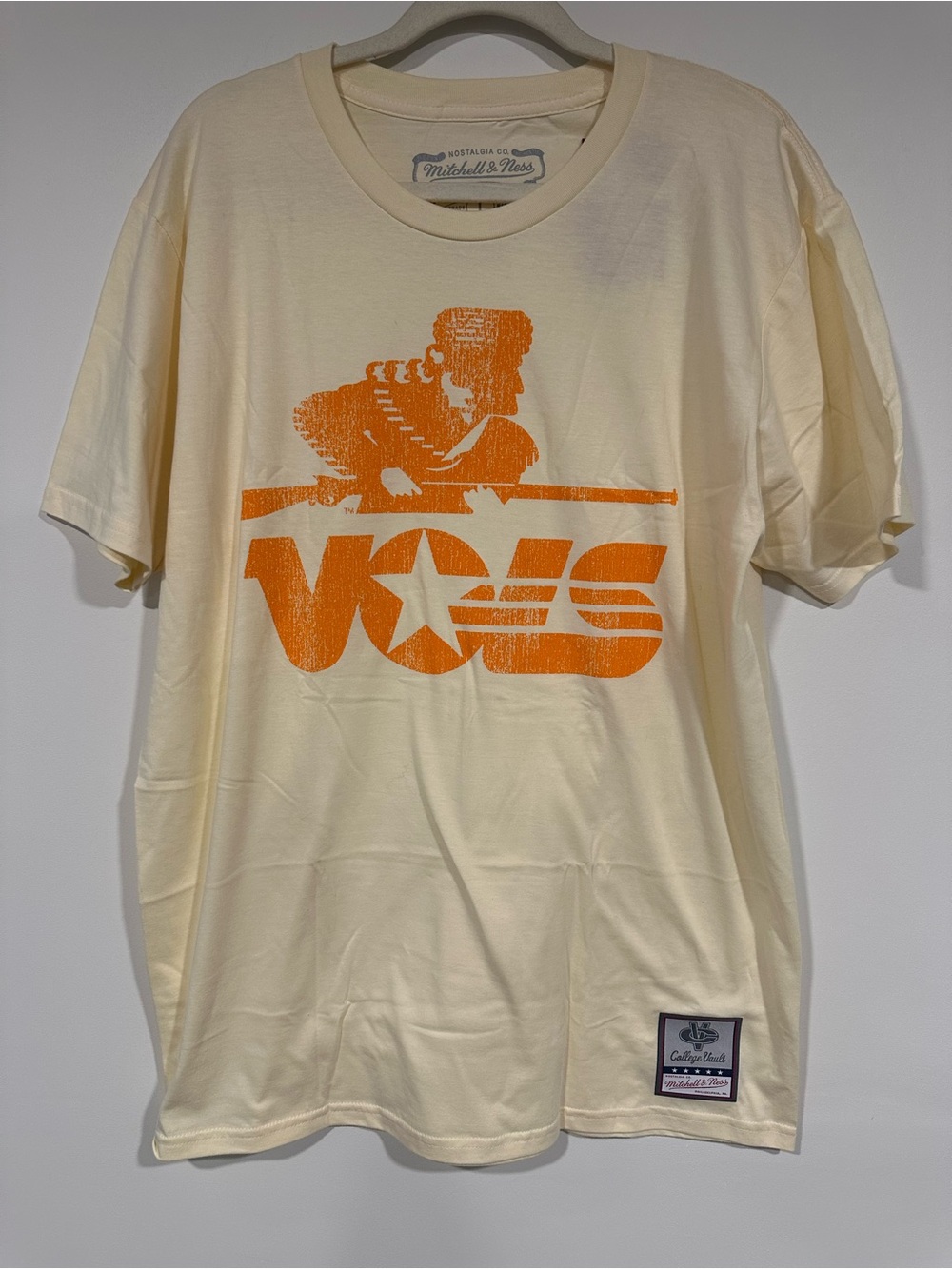 NWT Mitchell & Ness Men’s Tennessee Volunteers Cream Retro Logo T-Shirt Large